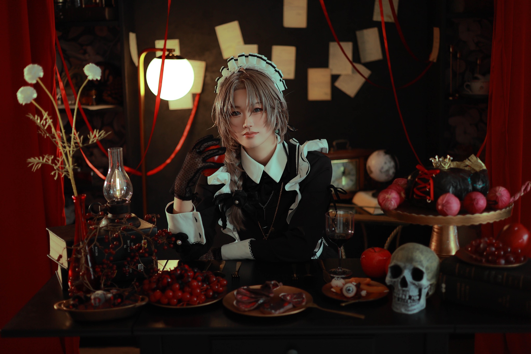 悪魔の晩餐会のセットで撮影したコスプレ作品